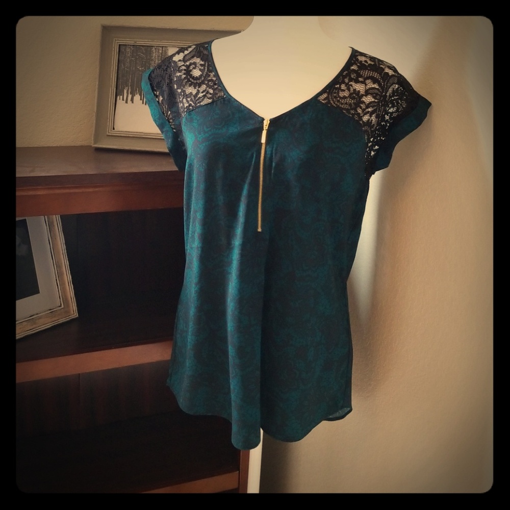 Zip front, lace back dress shirt